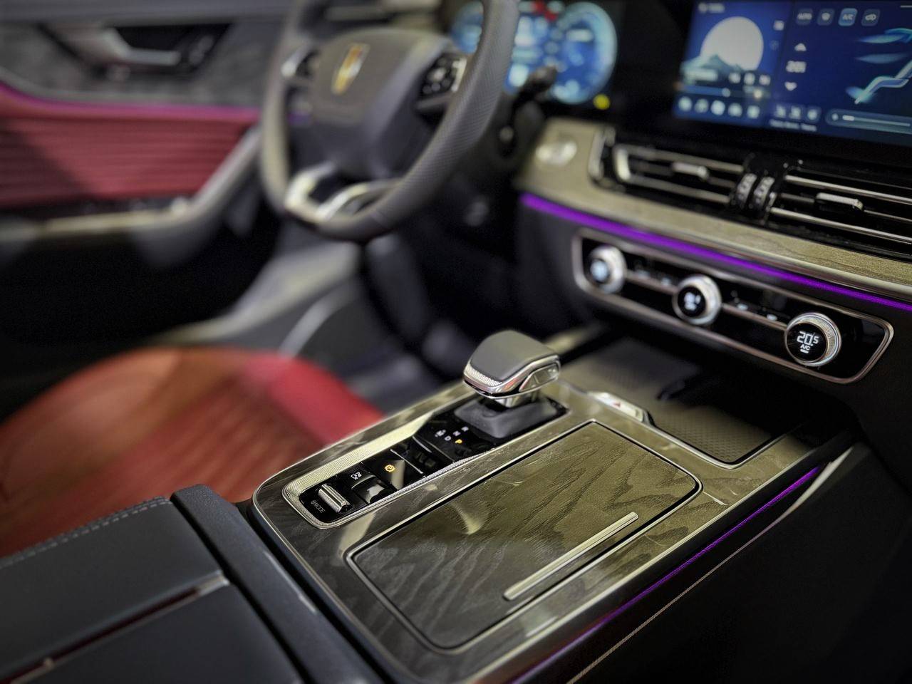 Hongqi HS5 Deluxe 2.0T AWD