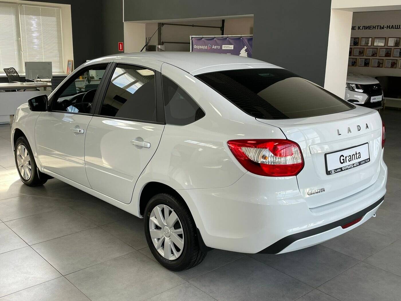 Lada Granta седан Classic 24 Кондиционер 1.6 90hp 5MT