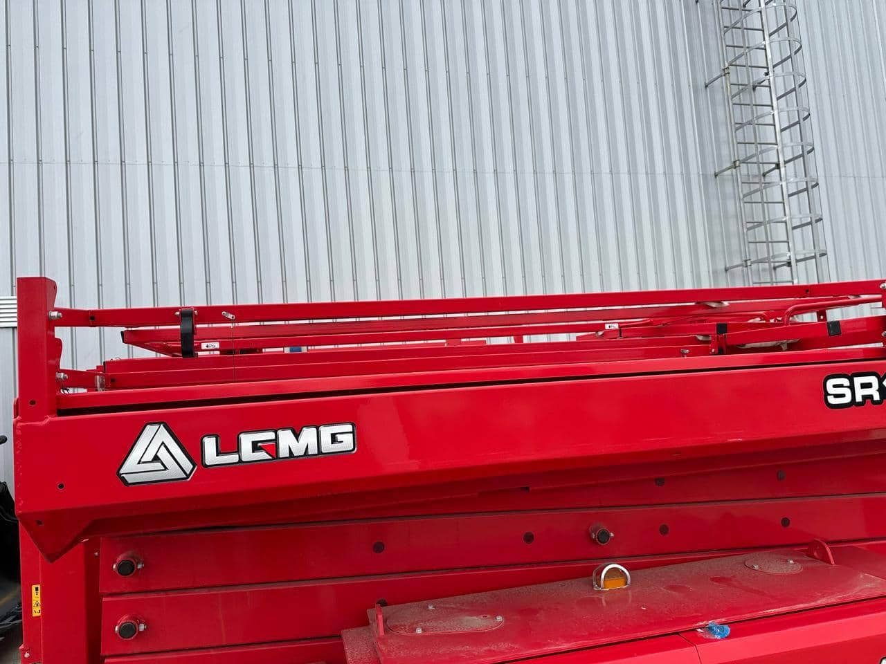 LGMG  (LinGong Machinery Group) SR1218D ножничный подъемник,  10 км, 2023 года в лизинг