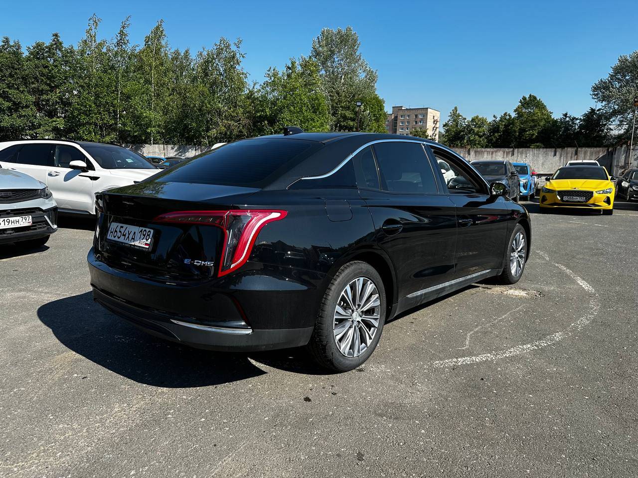 Hongqi E-QM5,  16 029 км, 2022 года в лизинг