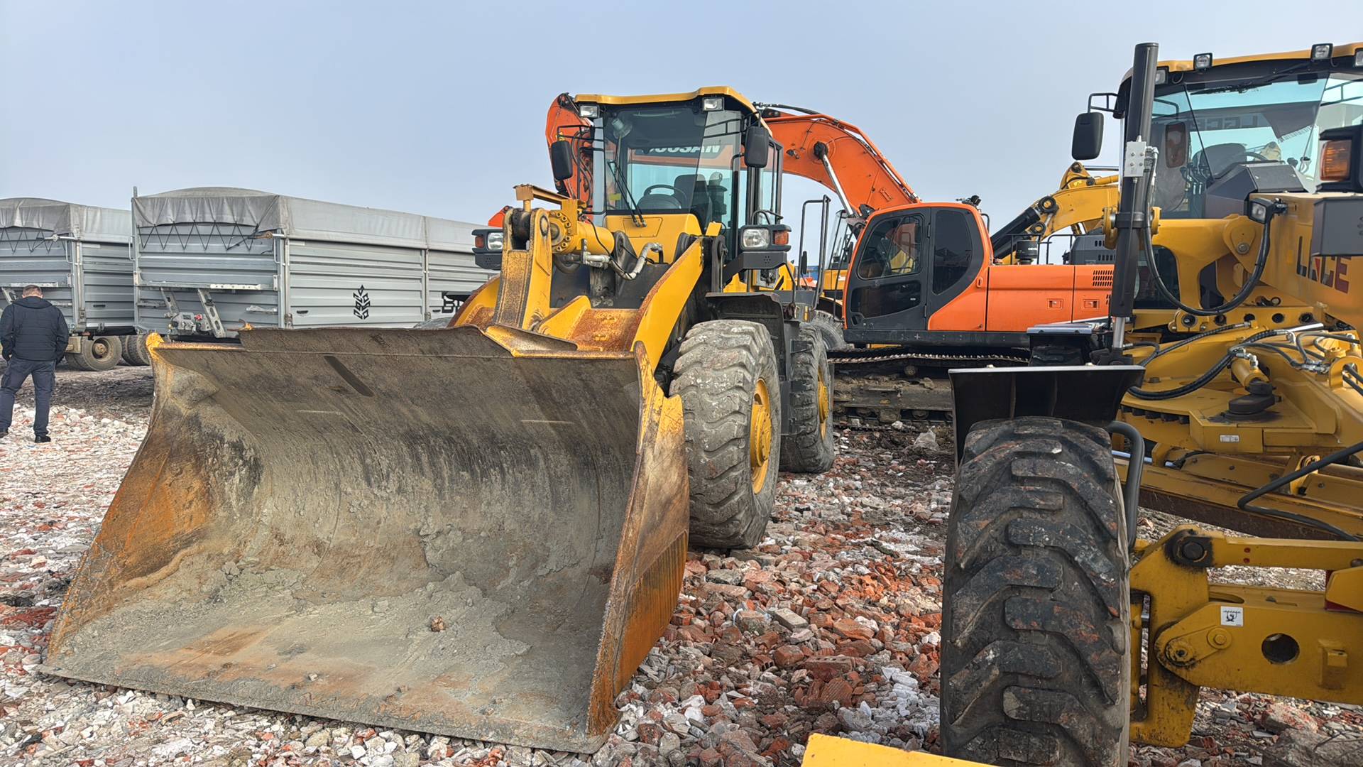 SDLG/LGCE LG953,  3 808 км, 2023 года в лизинг