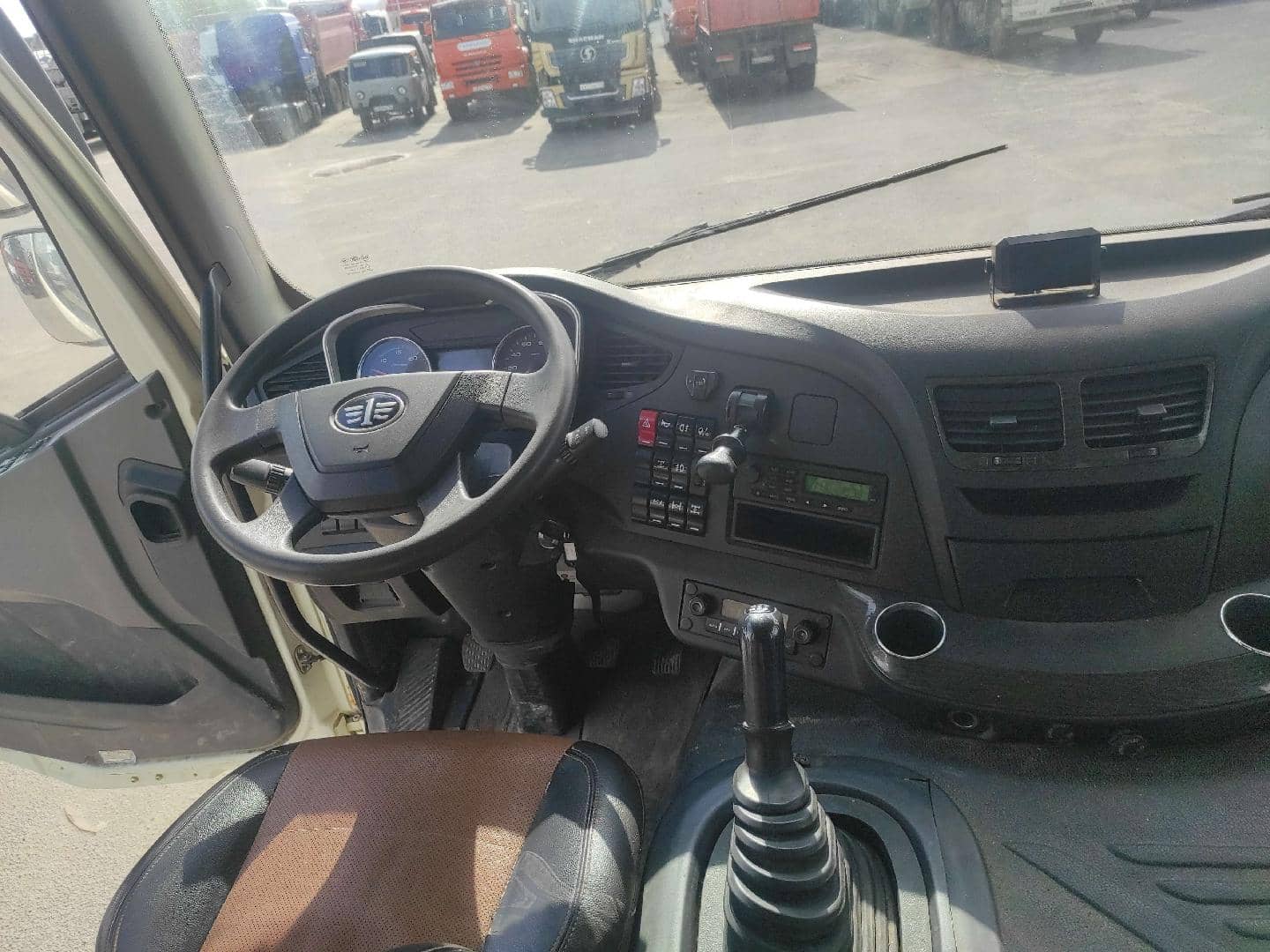 FAW CA3250P66K24L1TE5 6x6,  172 189 км, 2023 года в лизинг