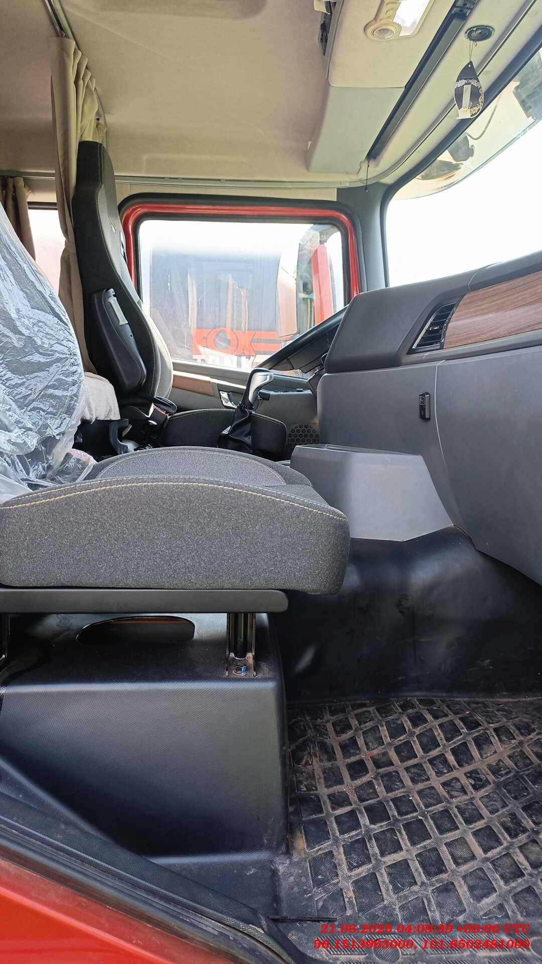 Shacman SX42586V385,  44 793 км, 2023 года в лизинг