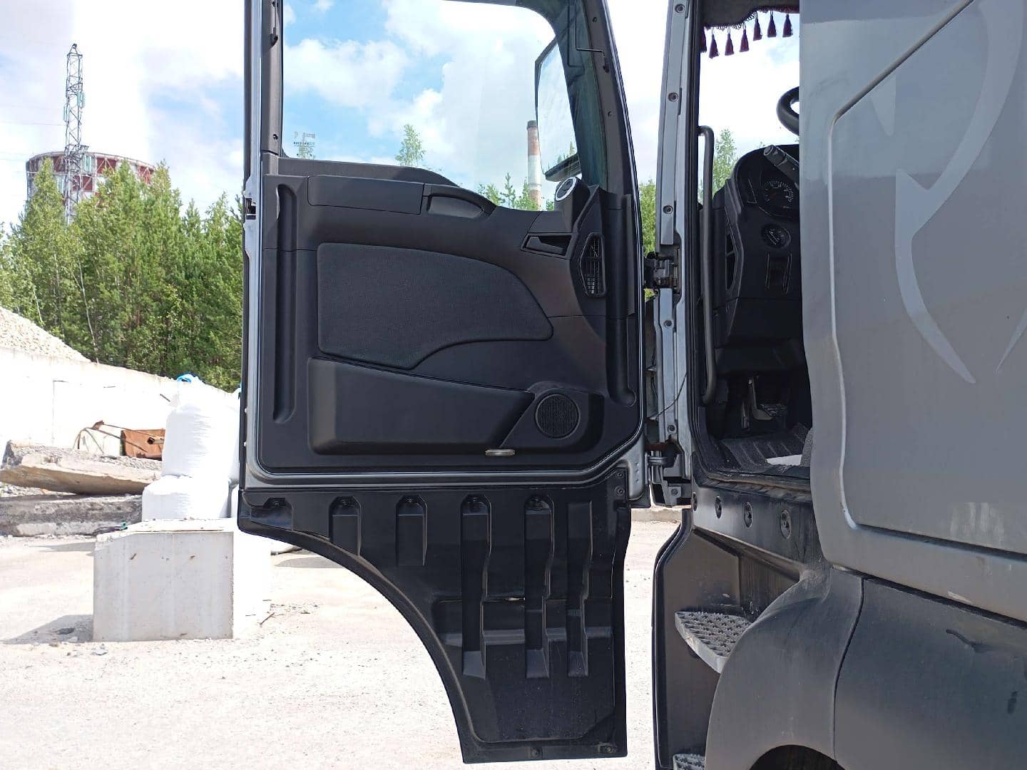Sitrak С7Н 6×4 ZZ4256V364HE,  182 834 км, 2023 года в лизинг