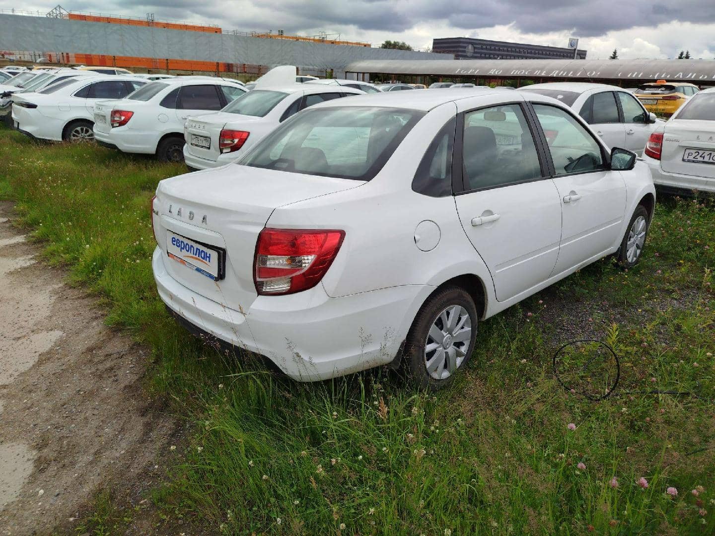 Lada Granta седан,  100 000 км, 2023 года в лизинг