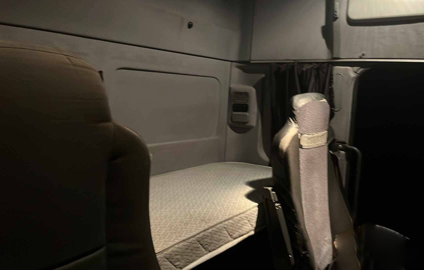 КАМАЗ 5490-S5 (M1840),  736 780 км, 2019 года в лизинг