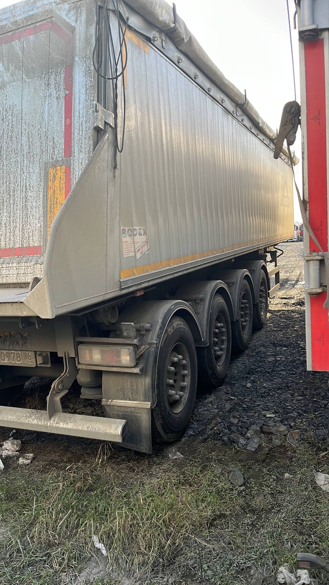 BODEX Самосвальный KIS 4WA1 40 м³