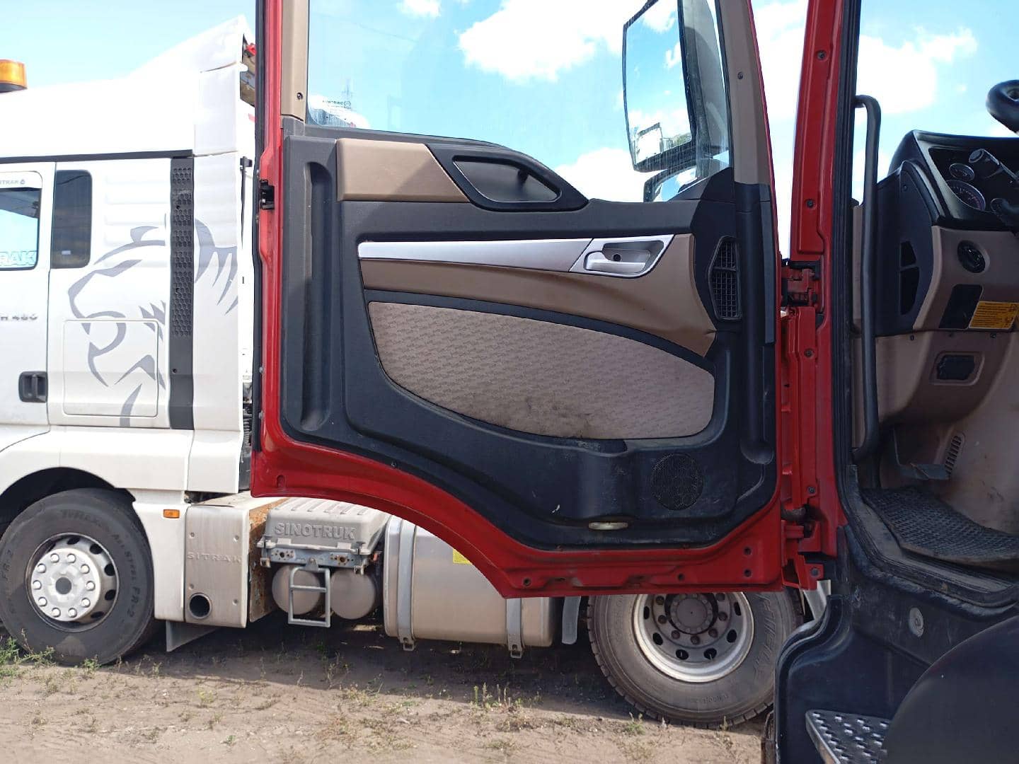 HOWO ZZ3256V384GE 6x4,  155 778 км, 2023 года в лизинг