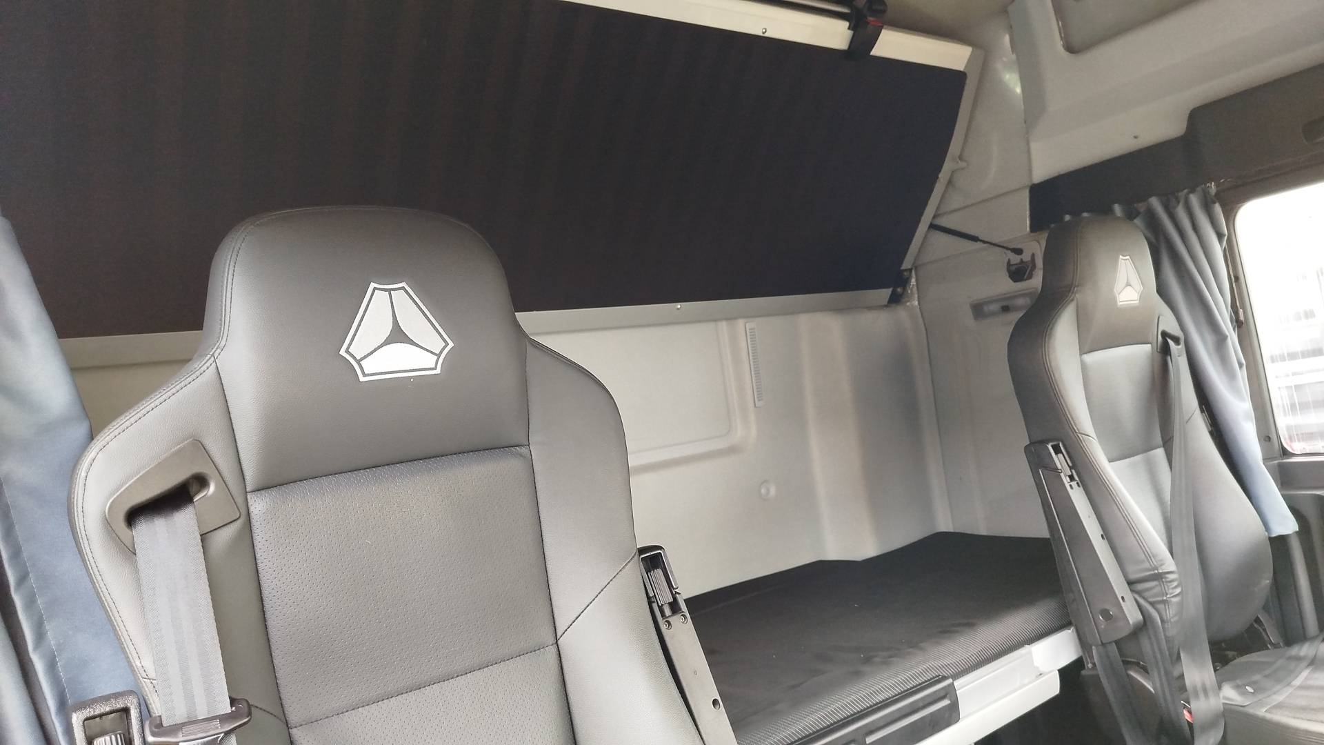 Sitrak C7H 4x2 ZZ4186V361HE,  325 893 км, 2023 года в лизинг