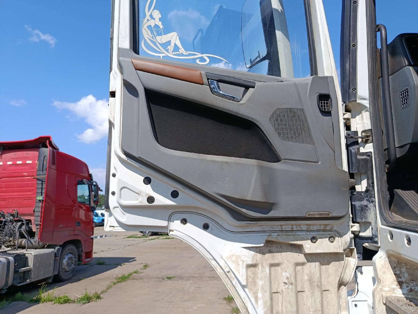 Shacman SX32586V385,  202 594 км, 2023 года в лизинг