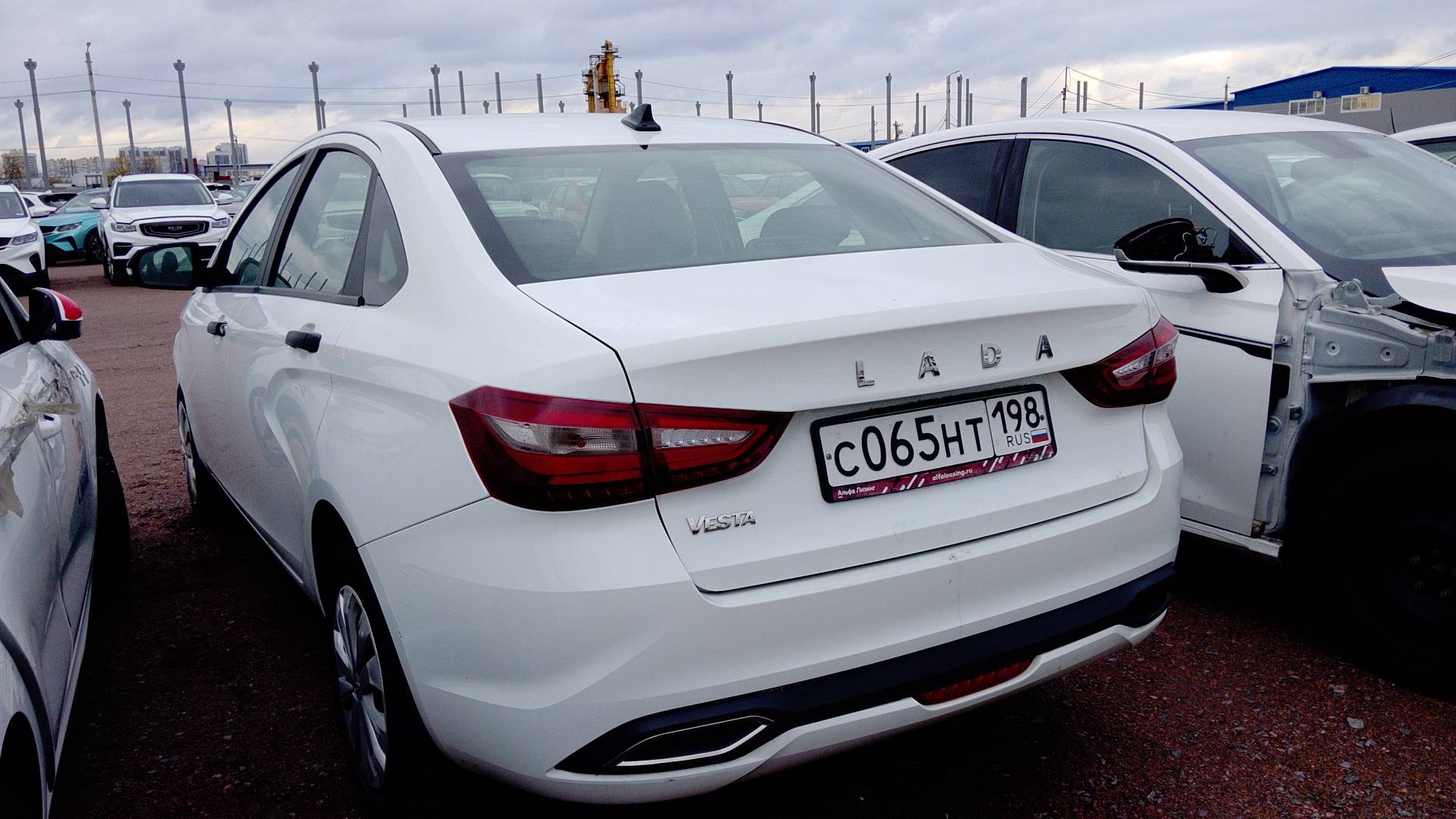 Lada Vesta седан,  100 000 км, 2023 года в лизинг