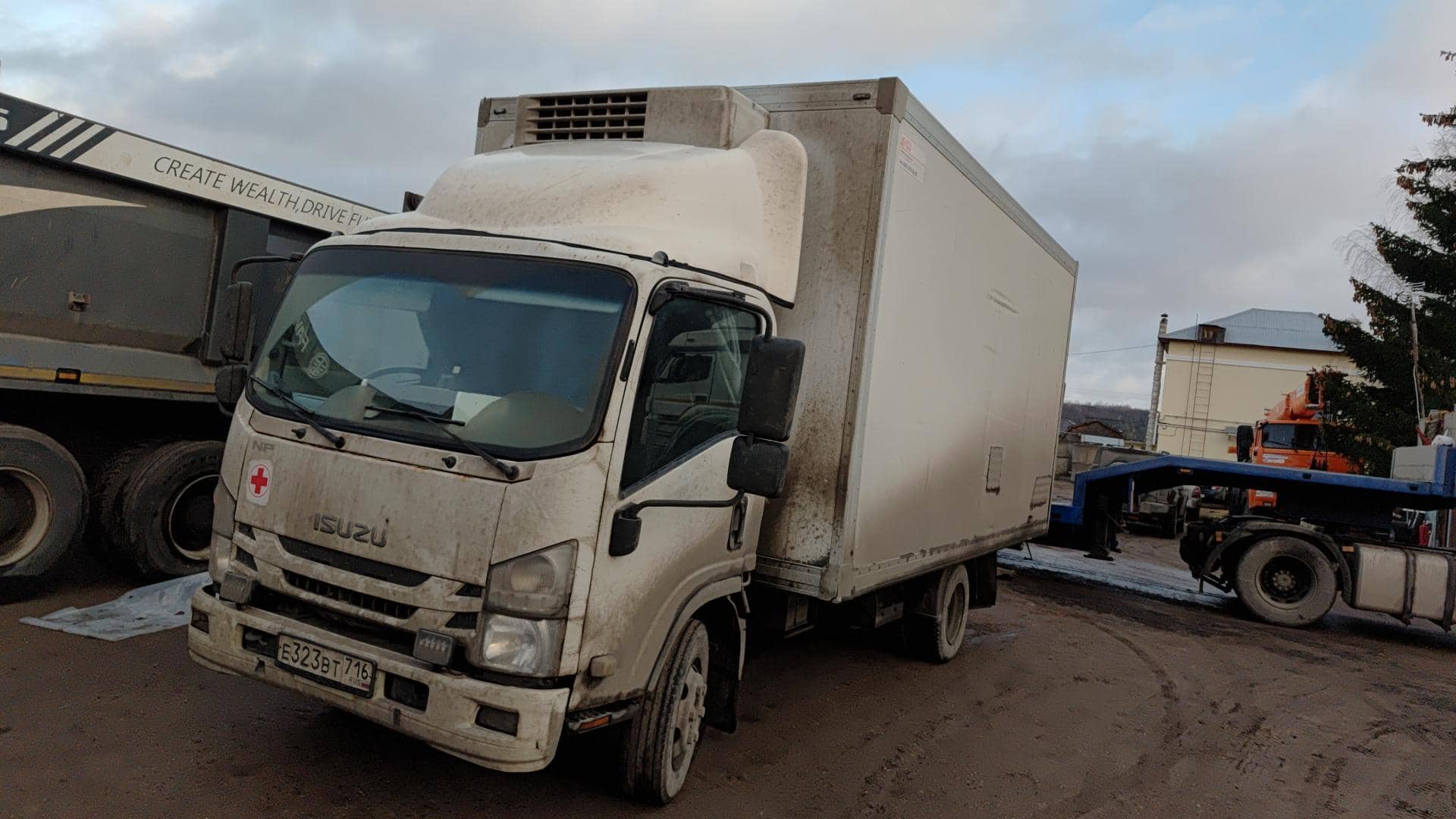 ISUZU NPR75LL