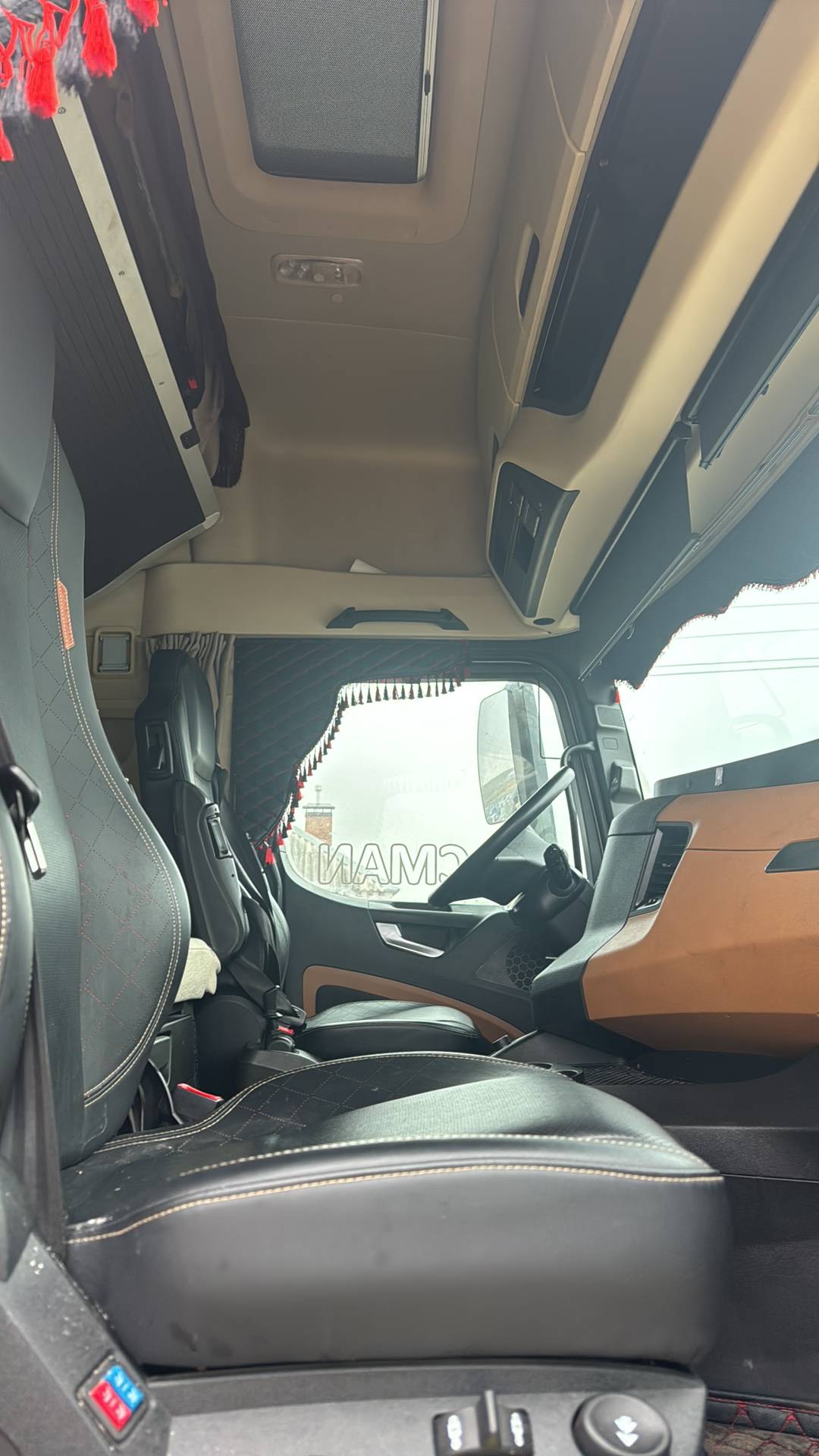 Shacman SX4188YY381,  317 149 км, 2023 года в лизинг