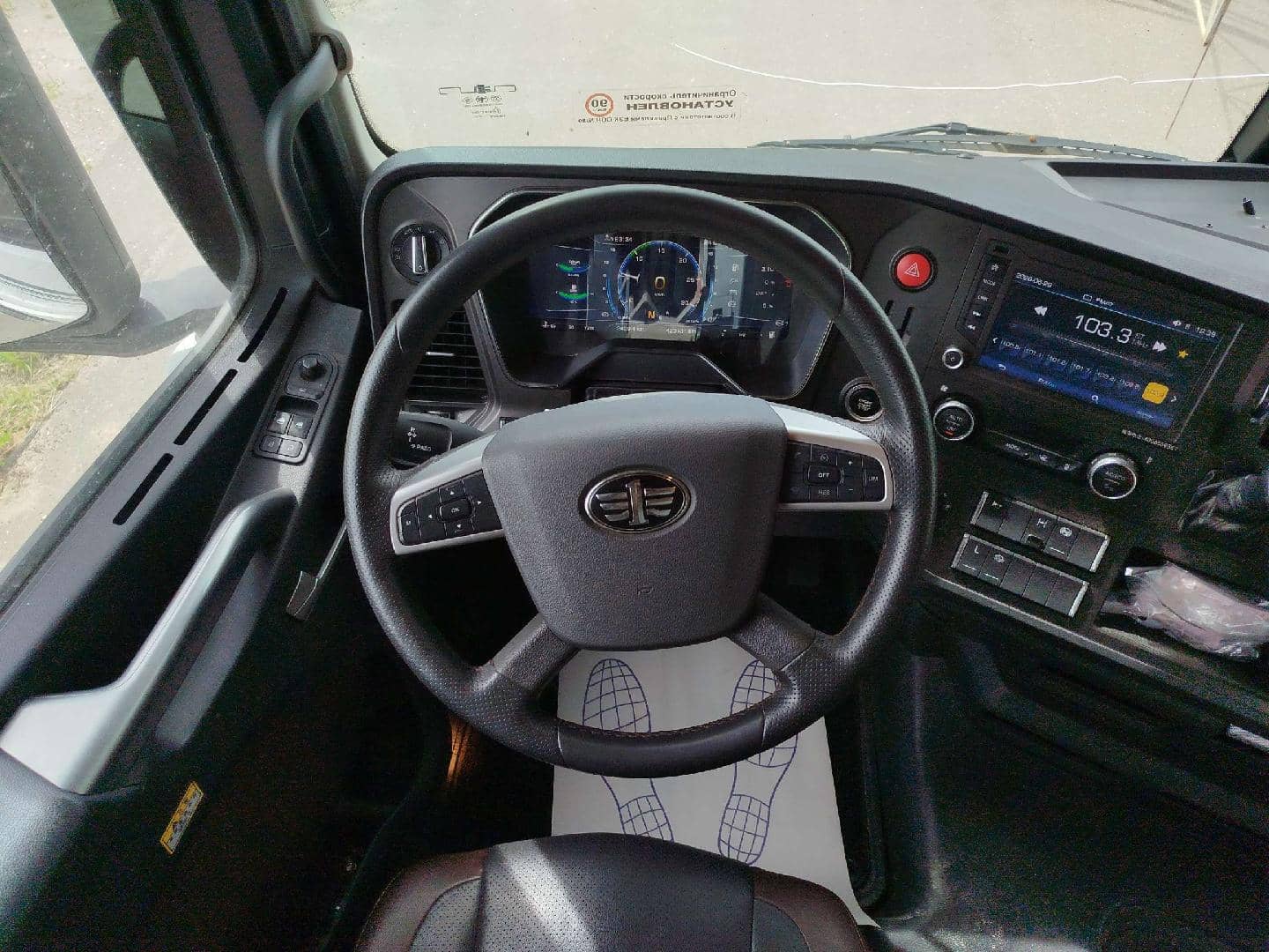 FAW CA4180P77K25E5 4x2,  420 131 км, 2023 года в лизинг