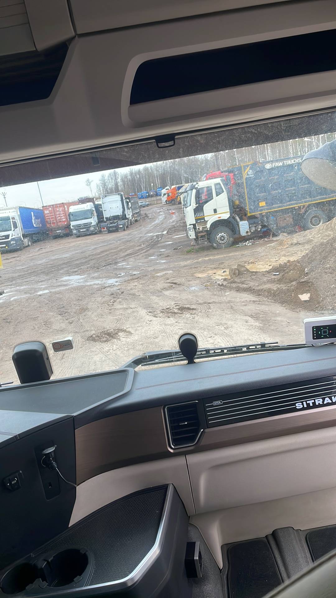 Sitrak С7Н MAX 6×4 ZZ4256V364HE,  236 768 км, 2023 года в лизинг