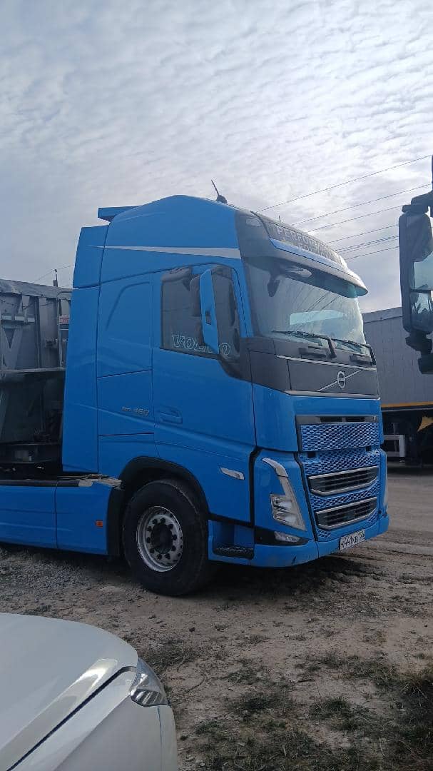 Volvo FH 460 4x2 (FH Globetrotter),  756 215 км, 2021 года в лизинг