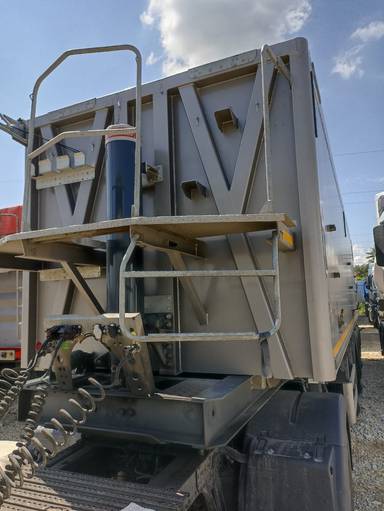 BODEX Самосвальный KIS 4WA1 45 м³