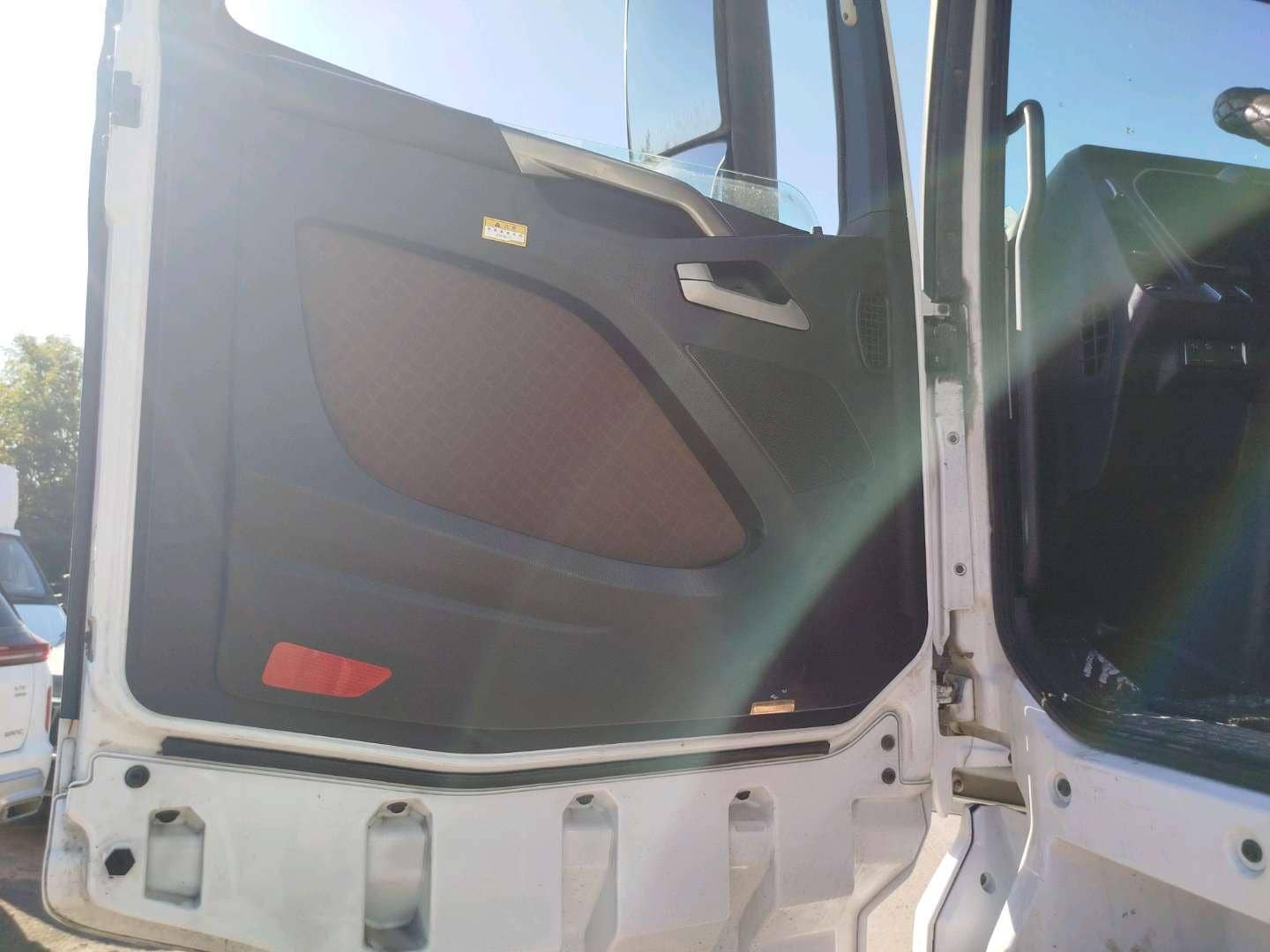 FAW CA4180P77K25E5 4x2,  906 735 км, 2023 года в лизинг