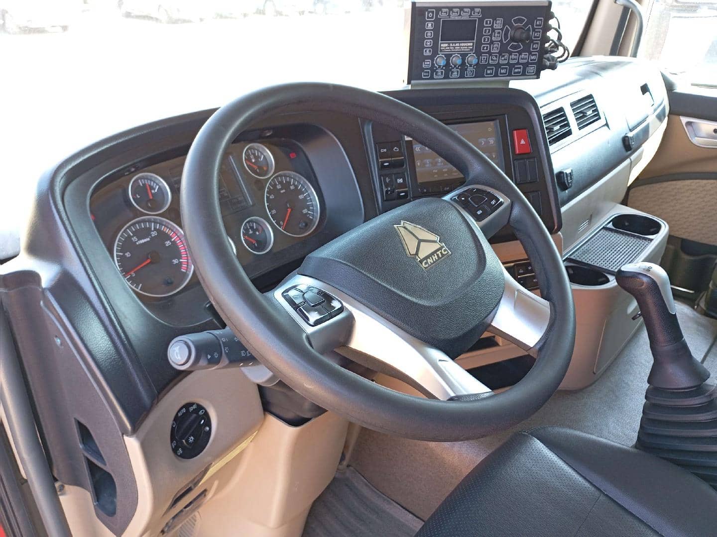 HOWO ZZ3256V384GE 6x4,  111 741 км, 2024 года в лизинг