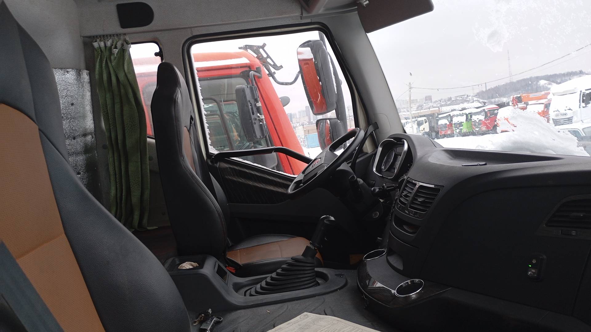 FAW CA3310P66K24T4E5 8х4,  112 119 км, 2023 года в лизинг