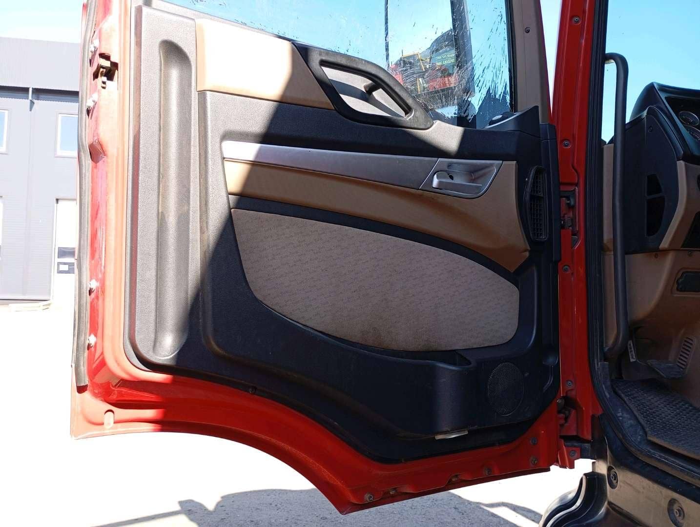 HOWO ZZ3256V384GE 6x4,  155 634 км, 2023 года в лизинг