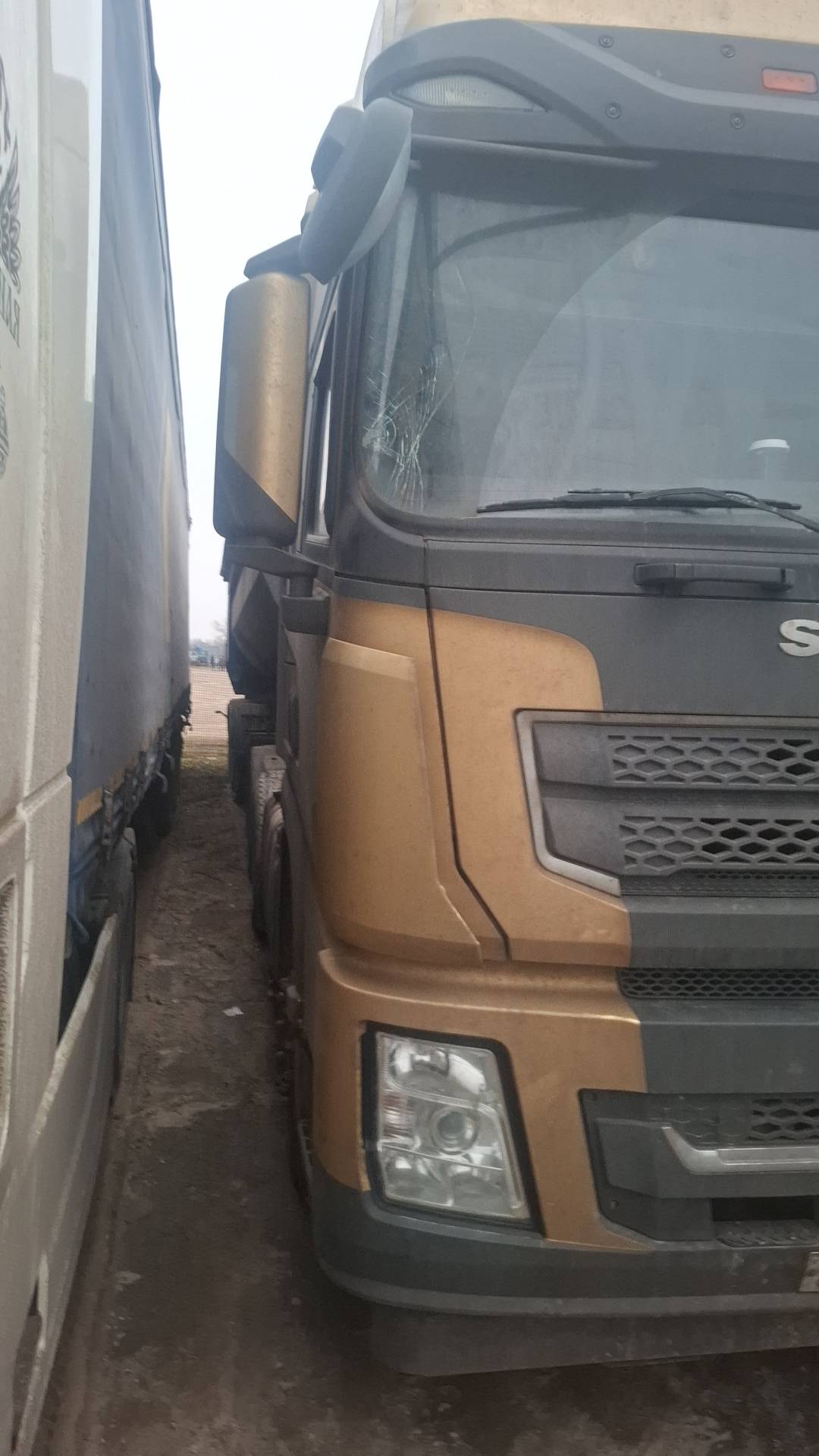 Shacman SX42584V324,  302 763 км, 2022 года в лизинг