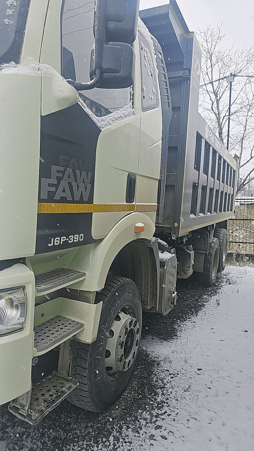 FAW CA3250P66K24T1E5 6х4,  82 155 км, 2022 года в лизинг