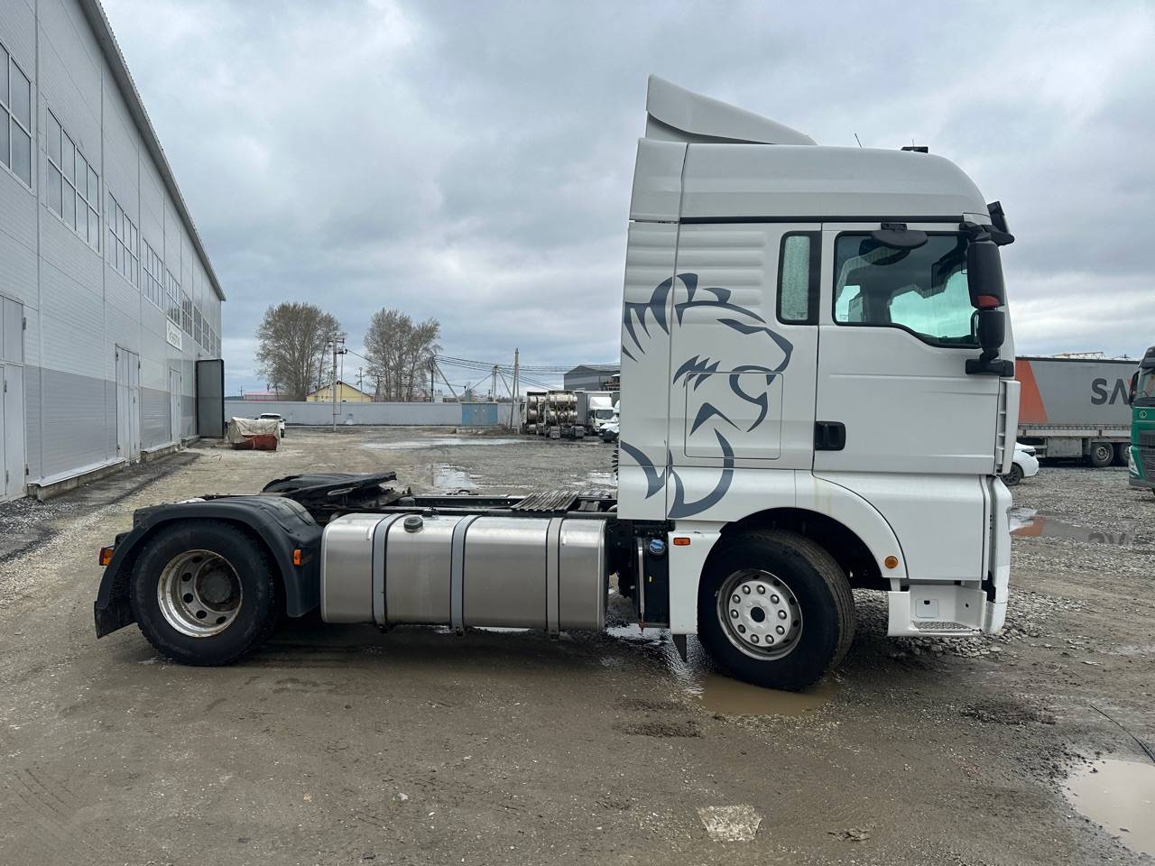 Sitrak C7H 4x2 ZZ4186V361HE,  421 770 км, 2022 года в лизинг