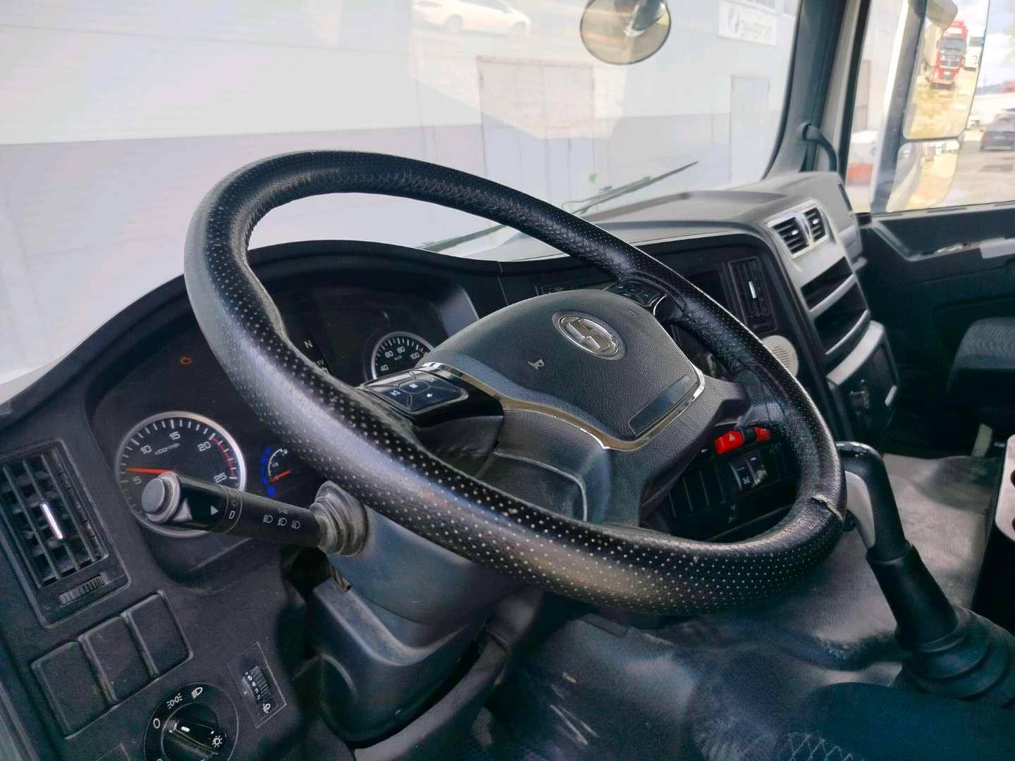 Shacman SX331863366,  225 716 км, 2022 года в лизинг