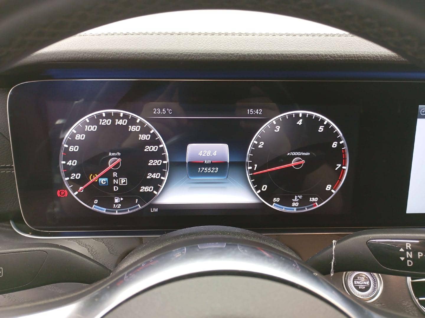 Mercedes-Benz E седан,  175 524 км, 2020 года в лизинг