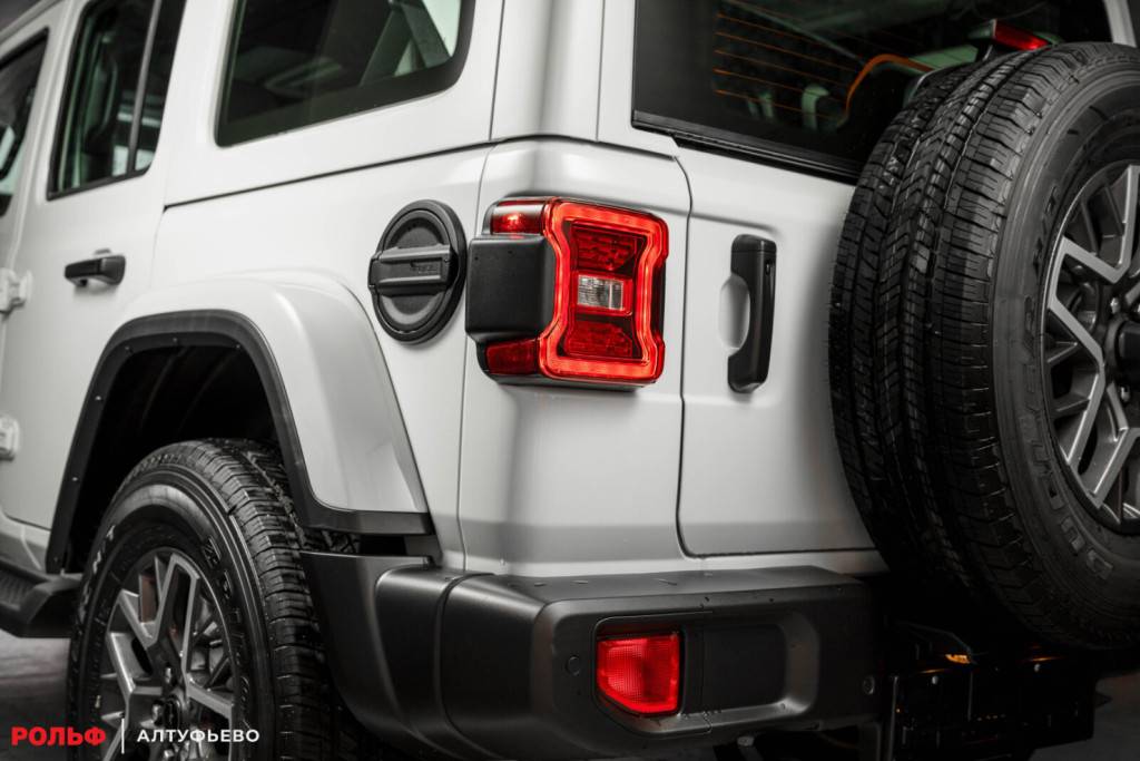 Jeep Wrangler Sahara 2.0T 8AT