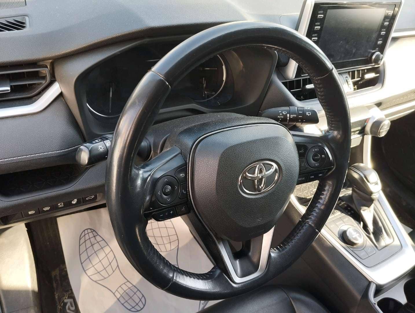 Toyota RAV4,  133 213 км, 2021 года в лизинг