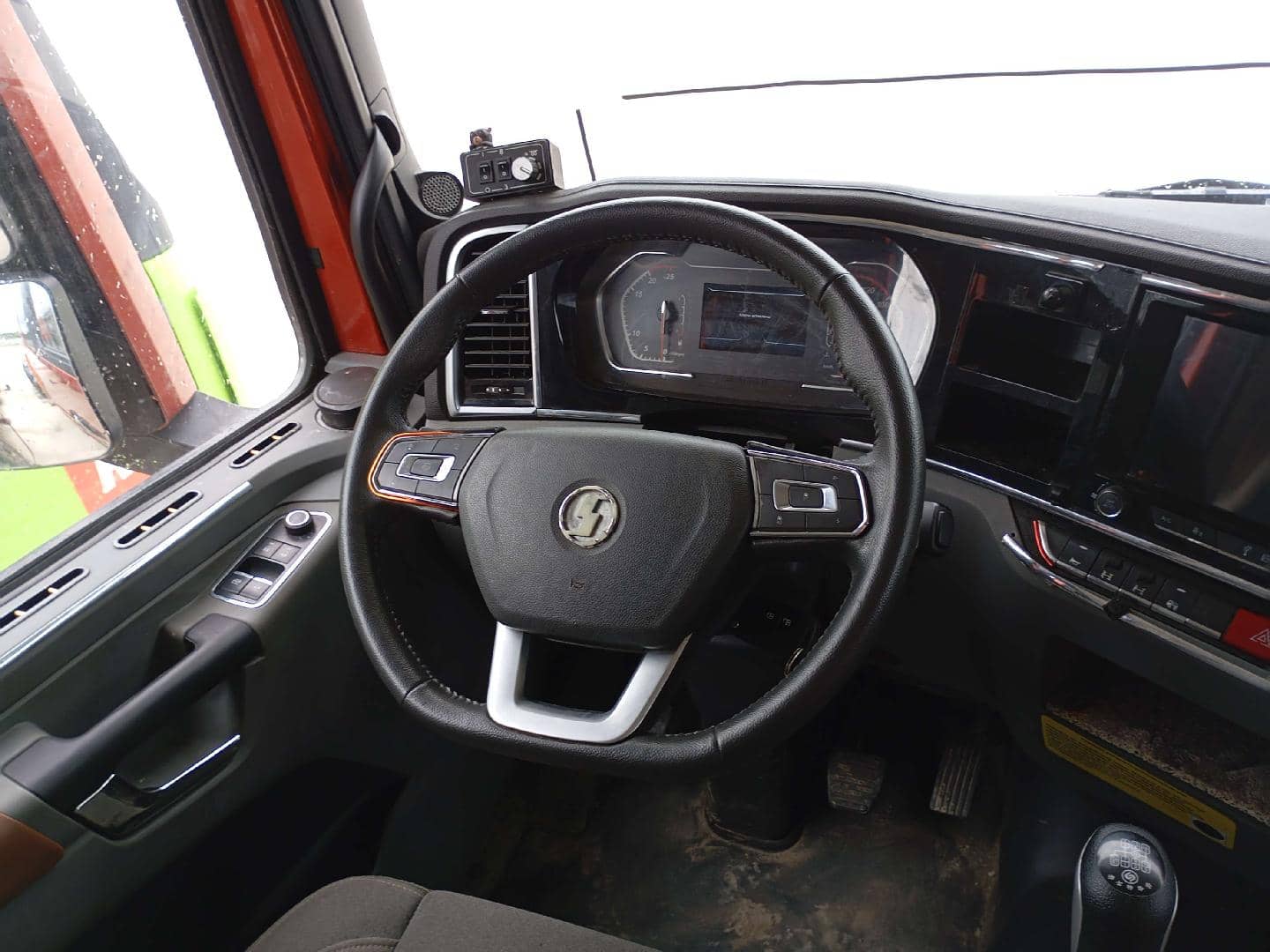 Shacman SX42586V385,  62 494 км, 2023 года в лизинг