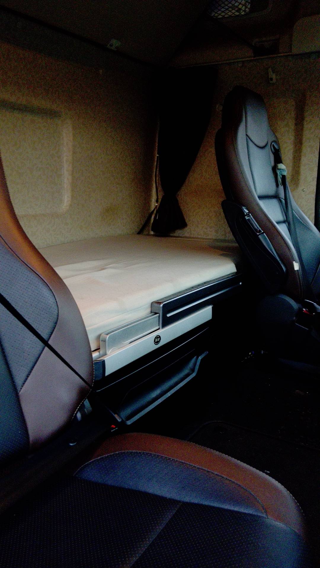 FAW CA4180P77K25E5 4x2,  253 450 км, 2023 года