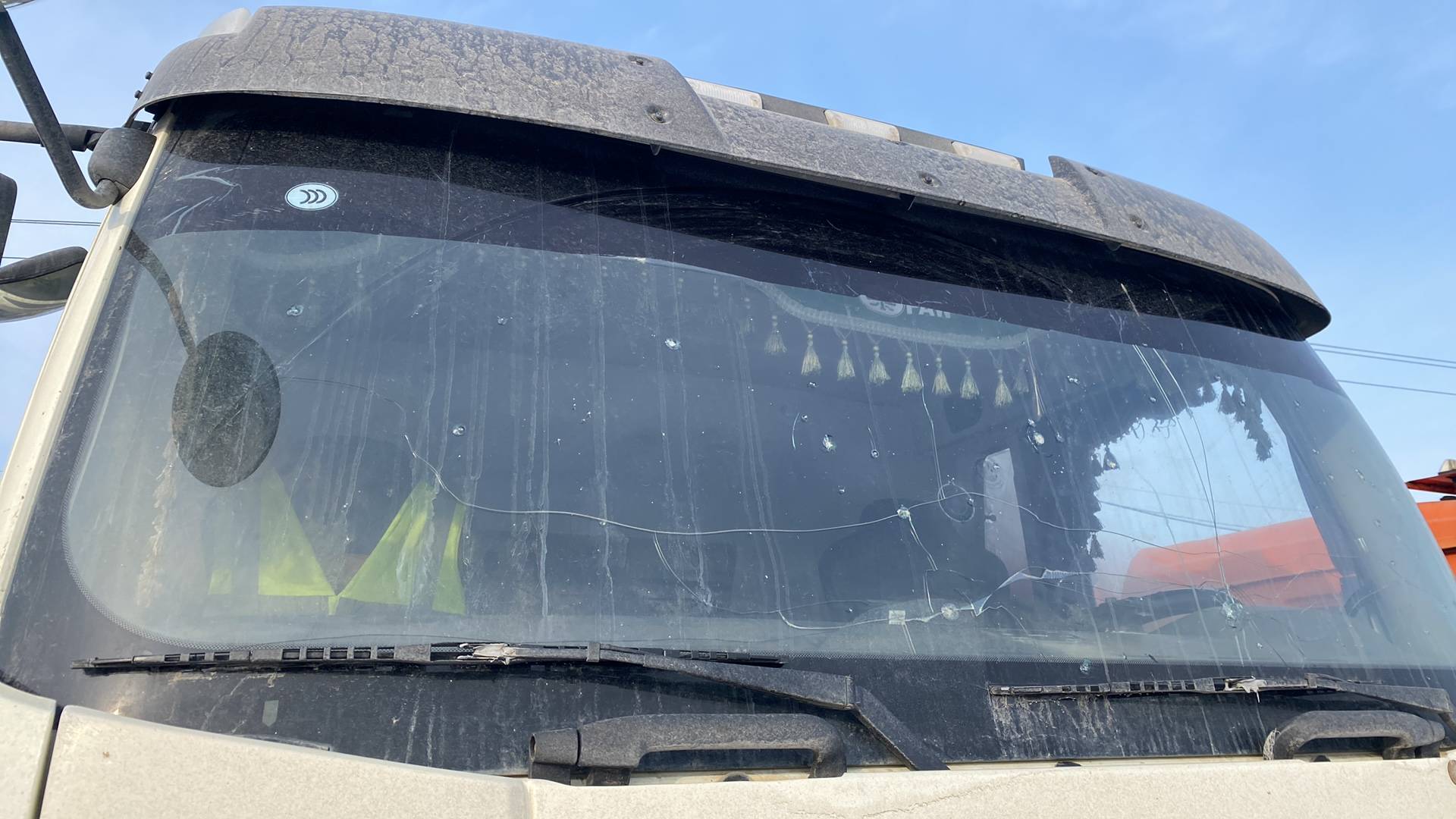 FAW CA3310P66K24T4E5 8х4,  184 197 км, 2023 года в лизинг