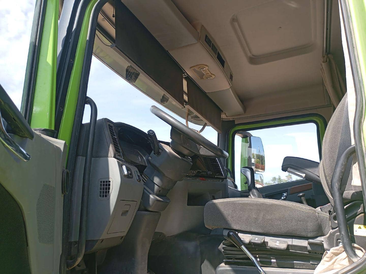 Shacman SX5318GJB6T326 ,  128 429 км, 2023 года в лизинг