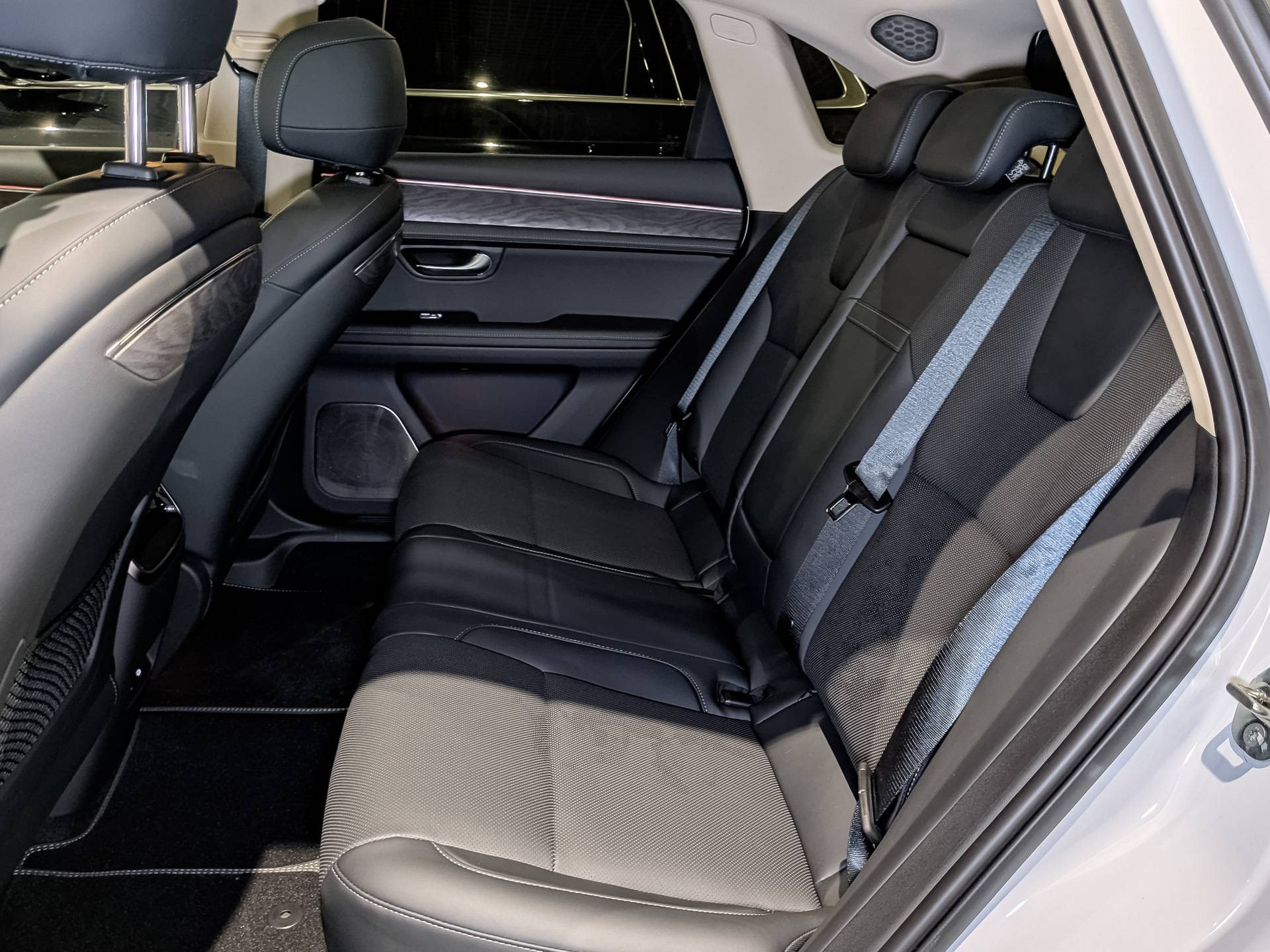 Seres M5 Premium 1.5hyb AT 4WD