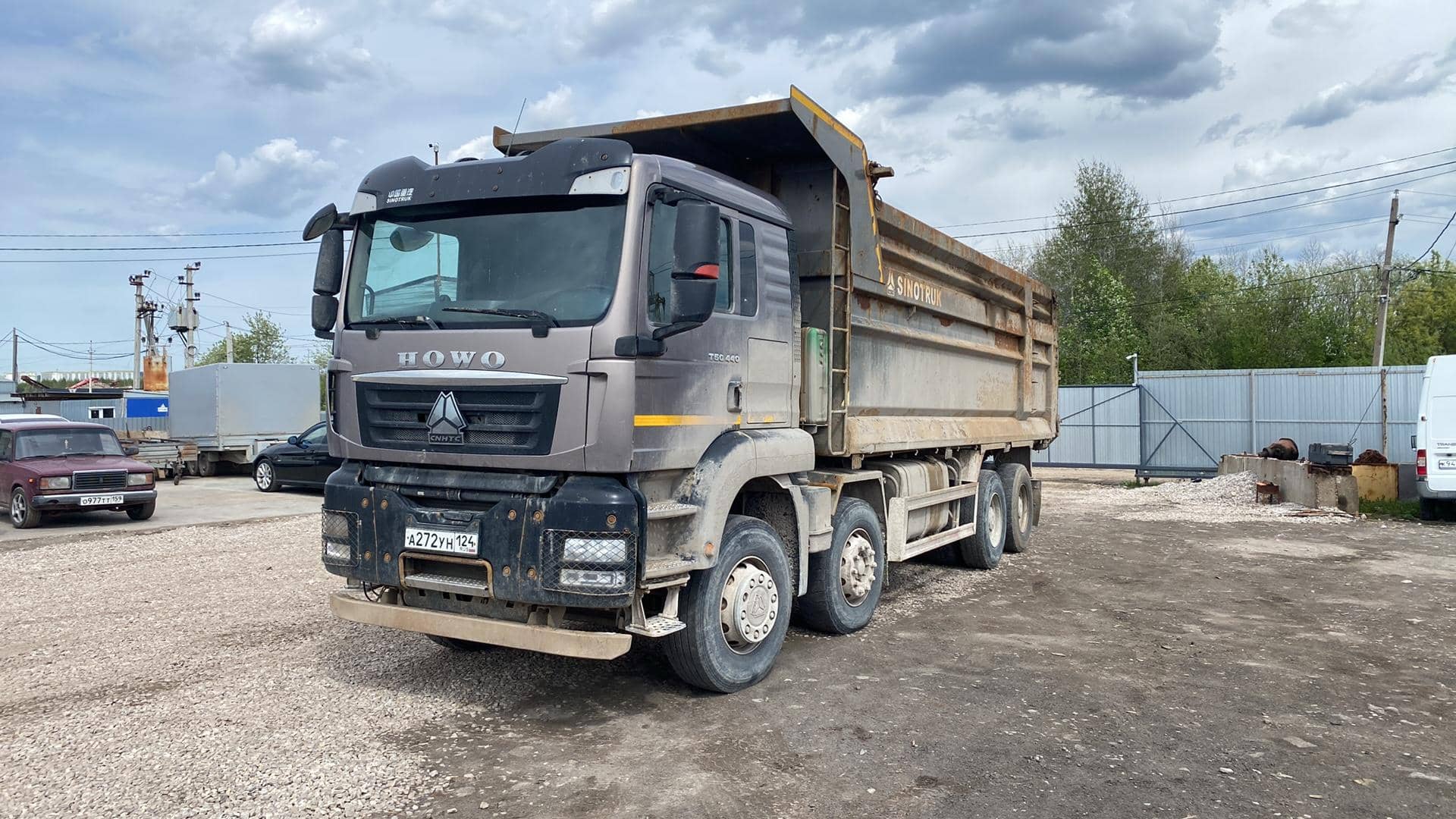 HOWO ZZ3317V386GE1 8х4,  224 266 км, 2022 года