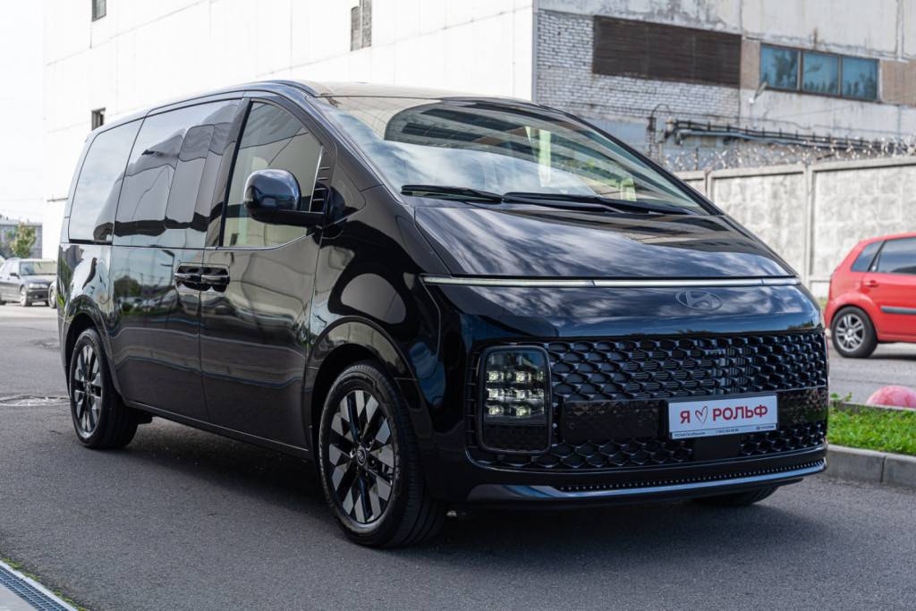 Hyundai Staria Luxe 2.2 CRDi 8AT 4WD