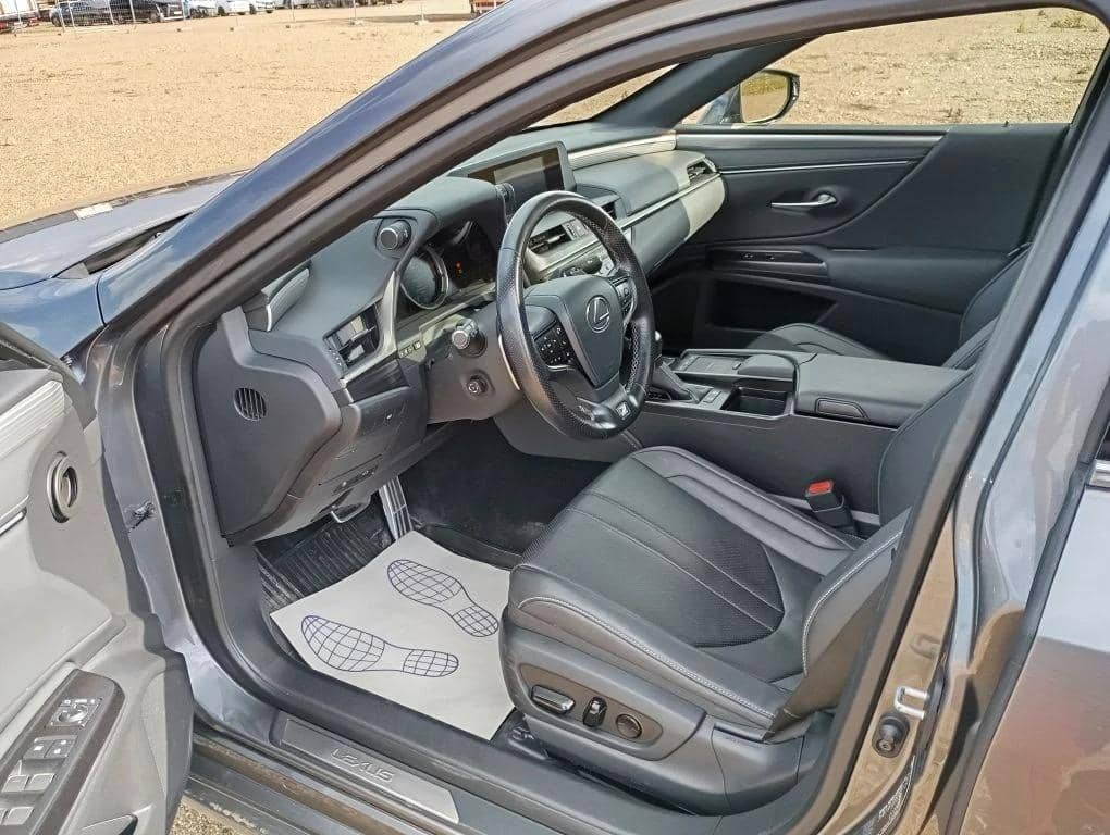 Lexus ES 250,  84 734 км, 2021 года в лизинг