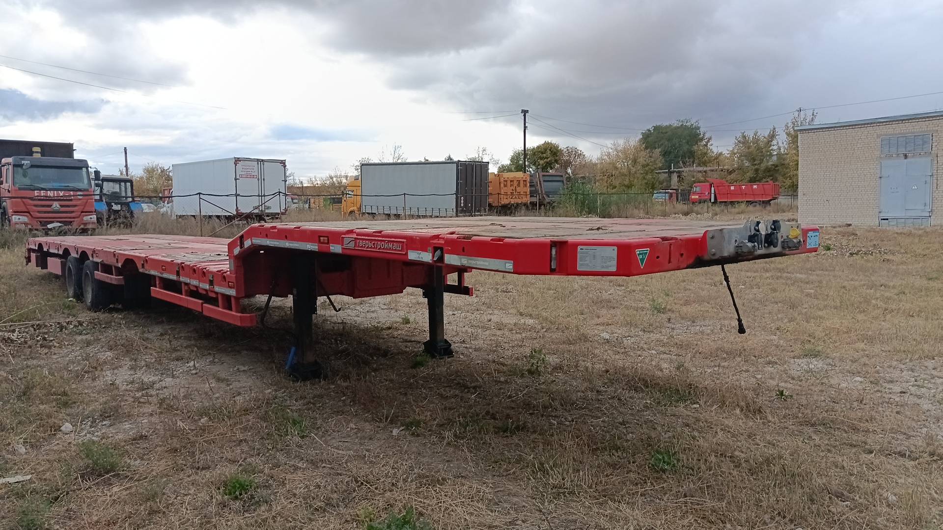 Тверьстроймаш Низкорамный полуприцеп 993941-LE48, 2022 года в лизинг