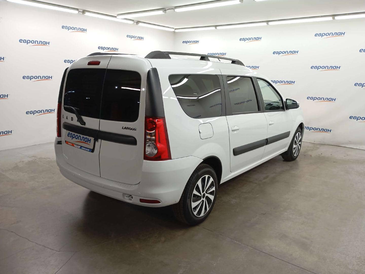Lada Largus универсал,  17 423 км, 2025 года в лизинг