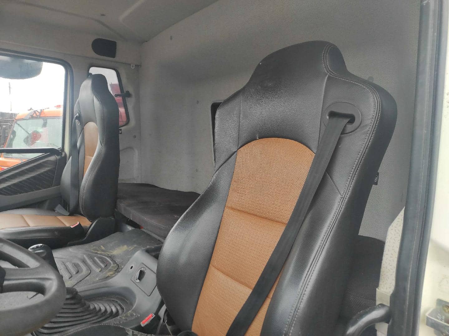 FAW CA3250P66K24L1TE5 6x6,  102 311 км, 2023 года в лизинг