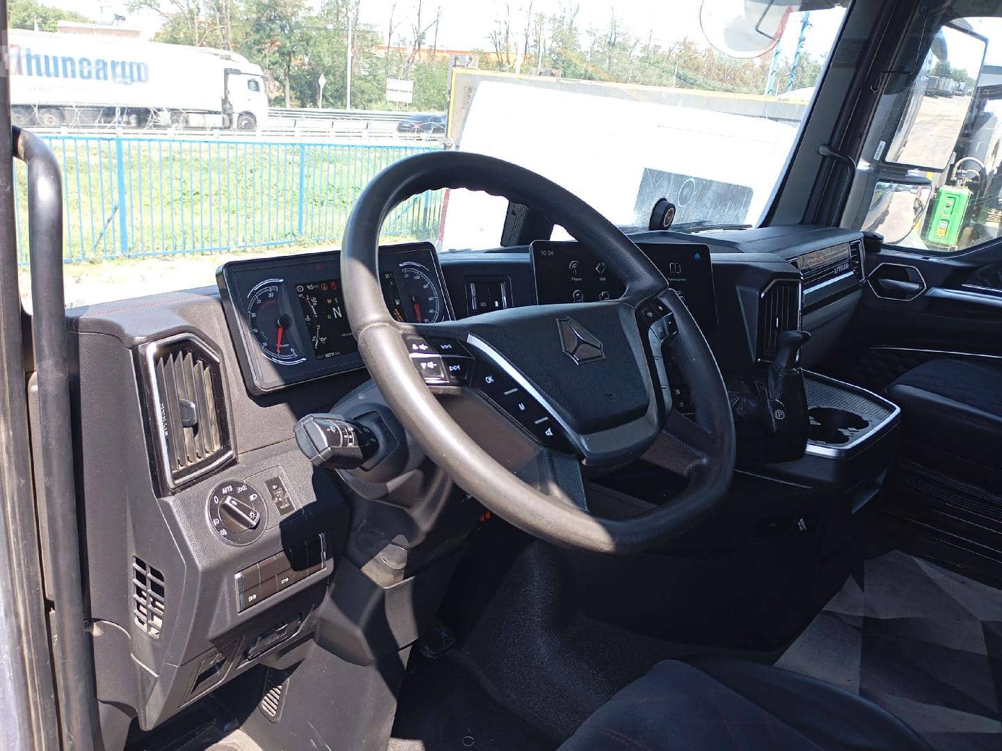 Sitrak С7Н MAX 6×4 ZZ4256V364HE,  165 716 км, 2023 года в лизинг