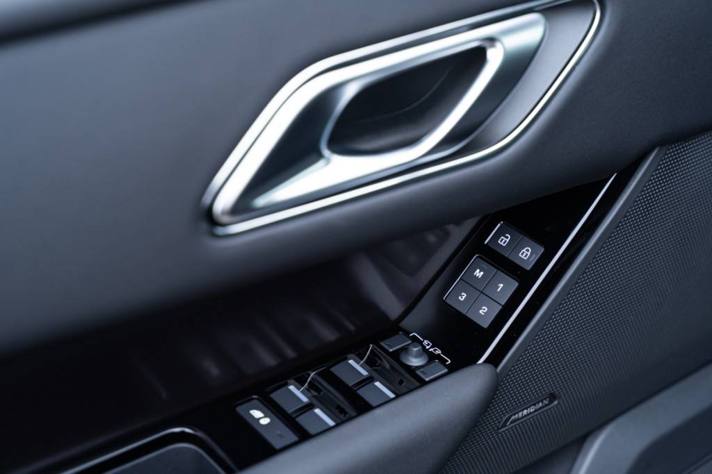 Land Rover Velar 2.0 250 Дайнэмик СЕ (Dynamic SE)