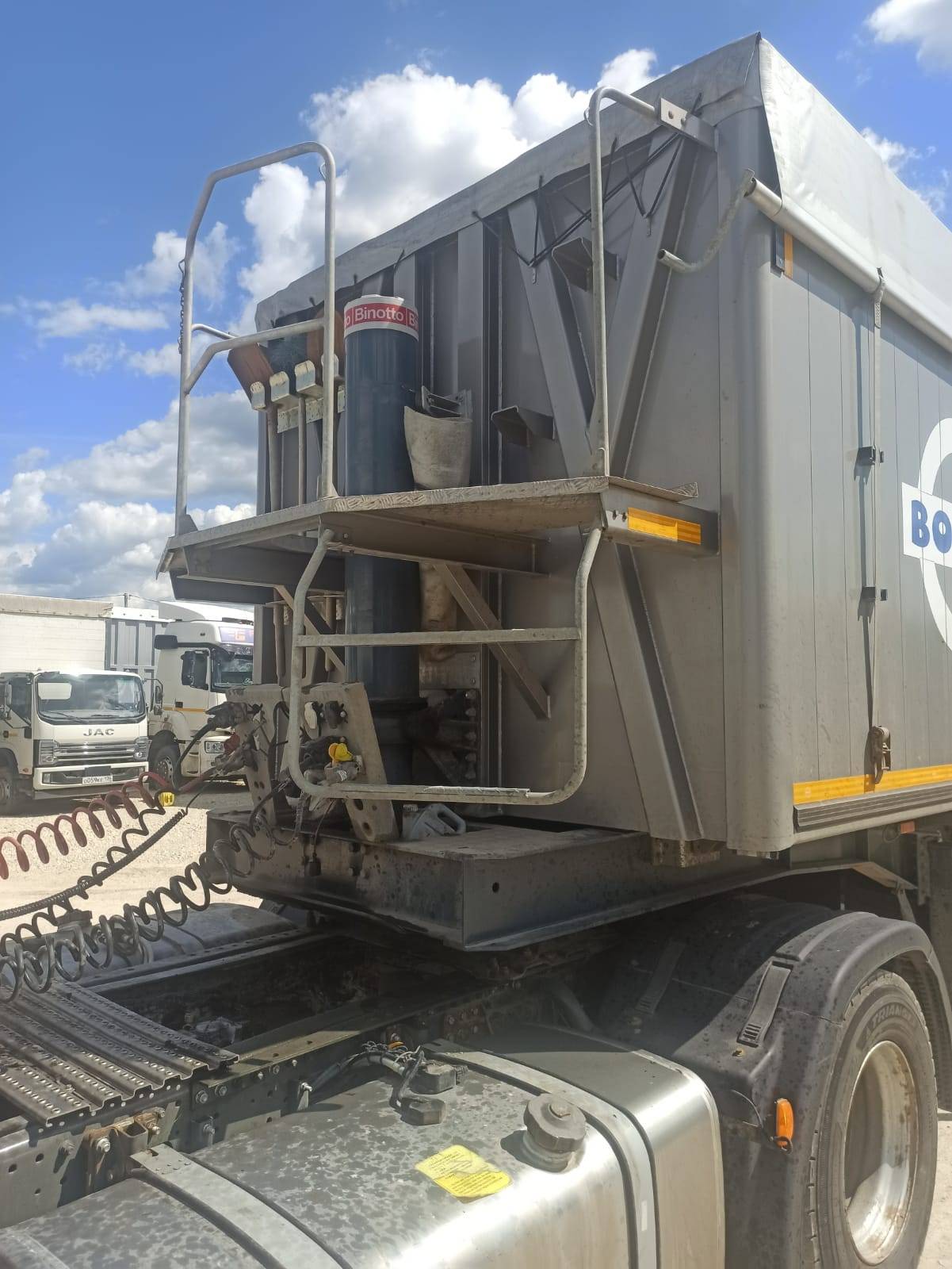 BODEX Самосвальный KIS 4WA1 45 м³