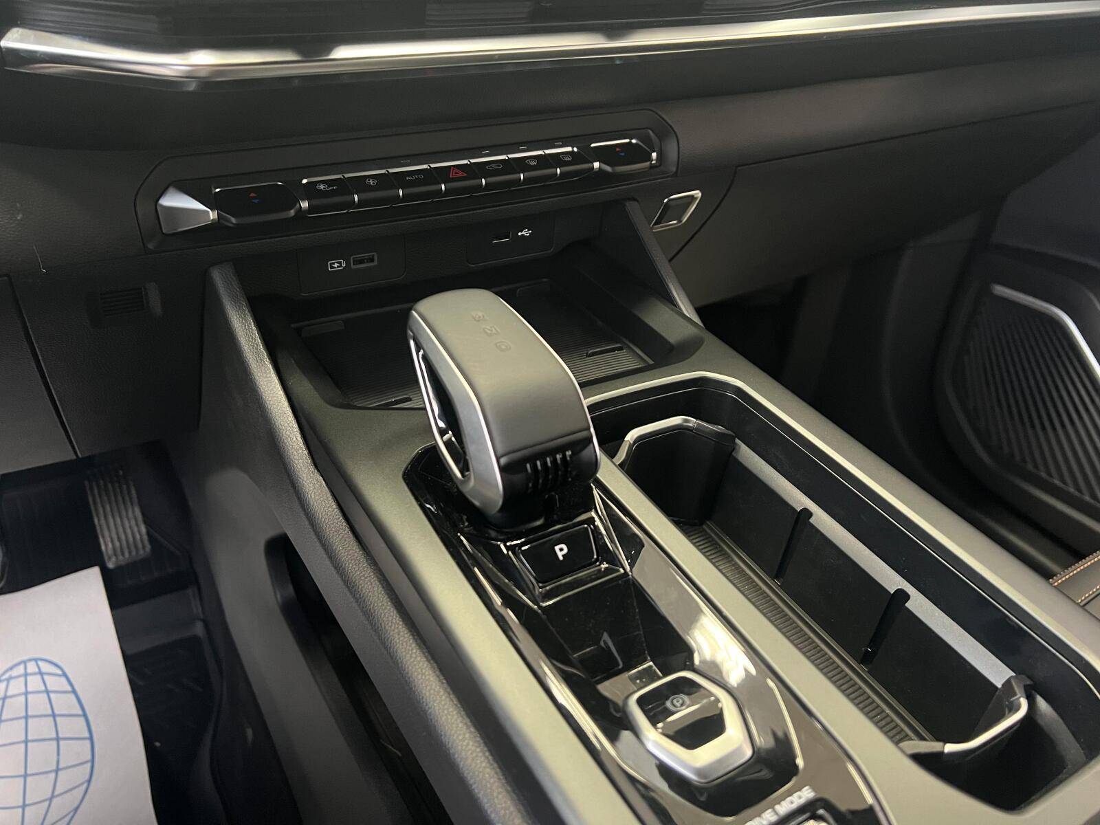 Geely Okavango Flagship 2.0T 7DCT 2WD