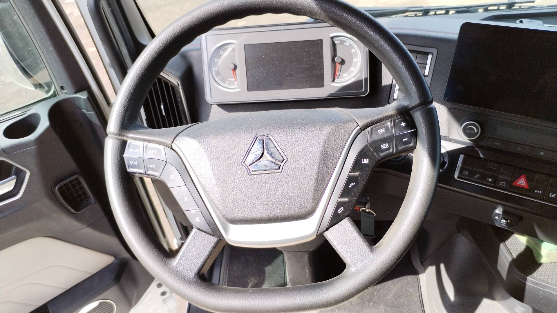 Sitrak C7H MAX ZZ4186V391HE,  163 598 км, 2023 года в лизинг