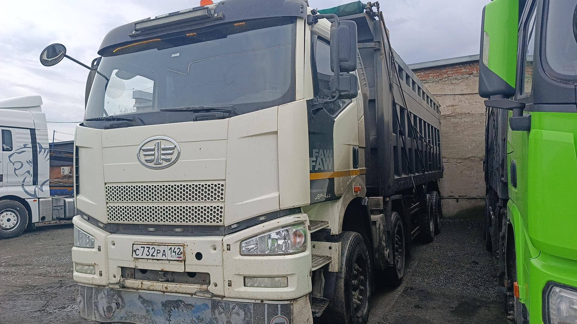 FAW CA3310P66K24T4E5 8х4,  363 862 км, 2023 года в лизинг