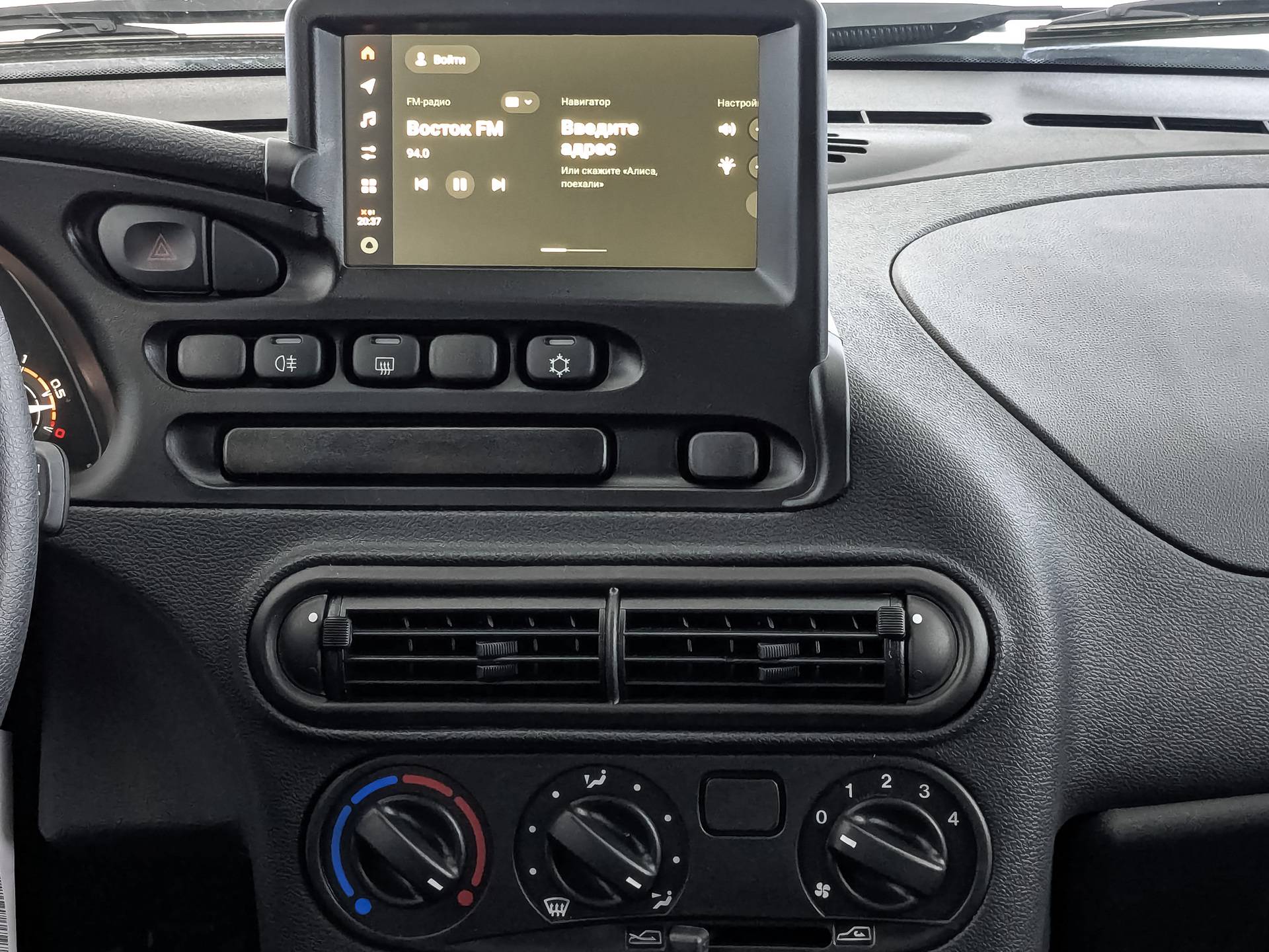 Lada Niva Travel BLACK 24 MMS IVI 1.7 80hp 5MT
